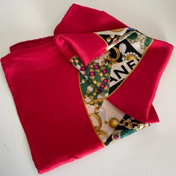 CHANEL Signature CC Jewelry Classic Graphic Design Scarf - Picture 6 of 12